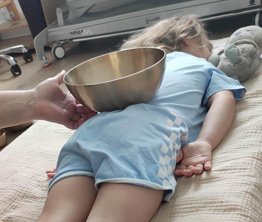 Klangschalenmassage für Kinder
